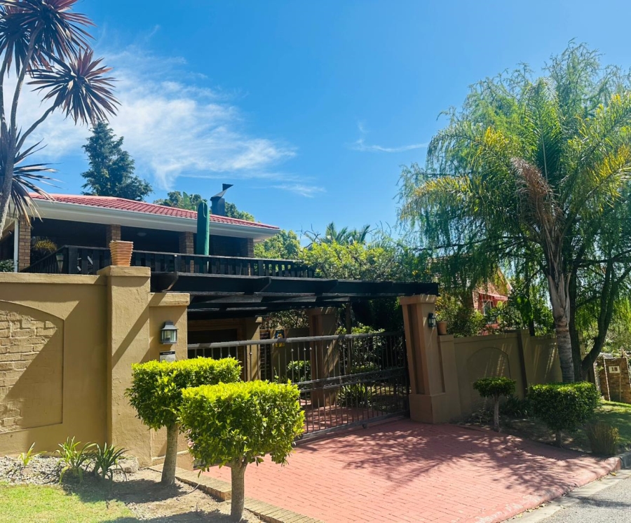 4 Bedroom Property for Sale in Glen Barrie Western Cape
